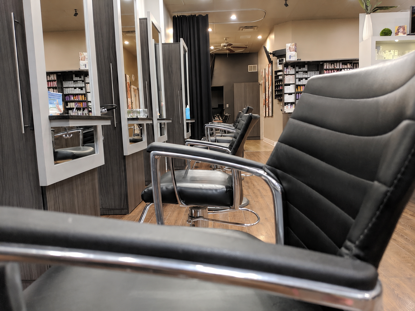 Salon de coiffure propre et accueillant